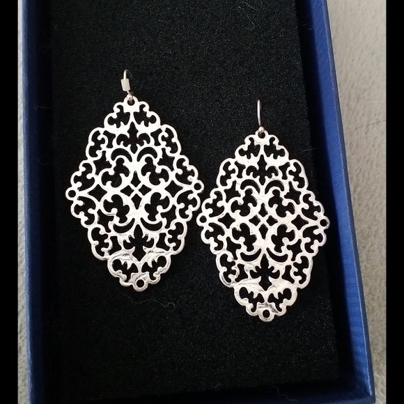 Women earrings 7  airs assorted, - Picture 2 of 7